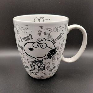 2018 Department 56 Peanuts Worldwide LLC Snoopy Mug